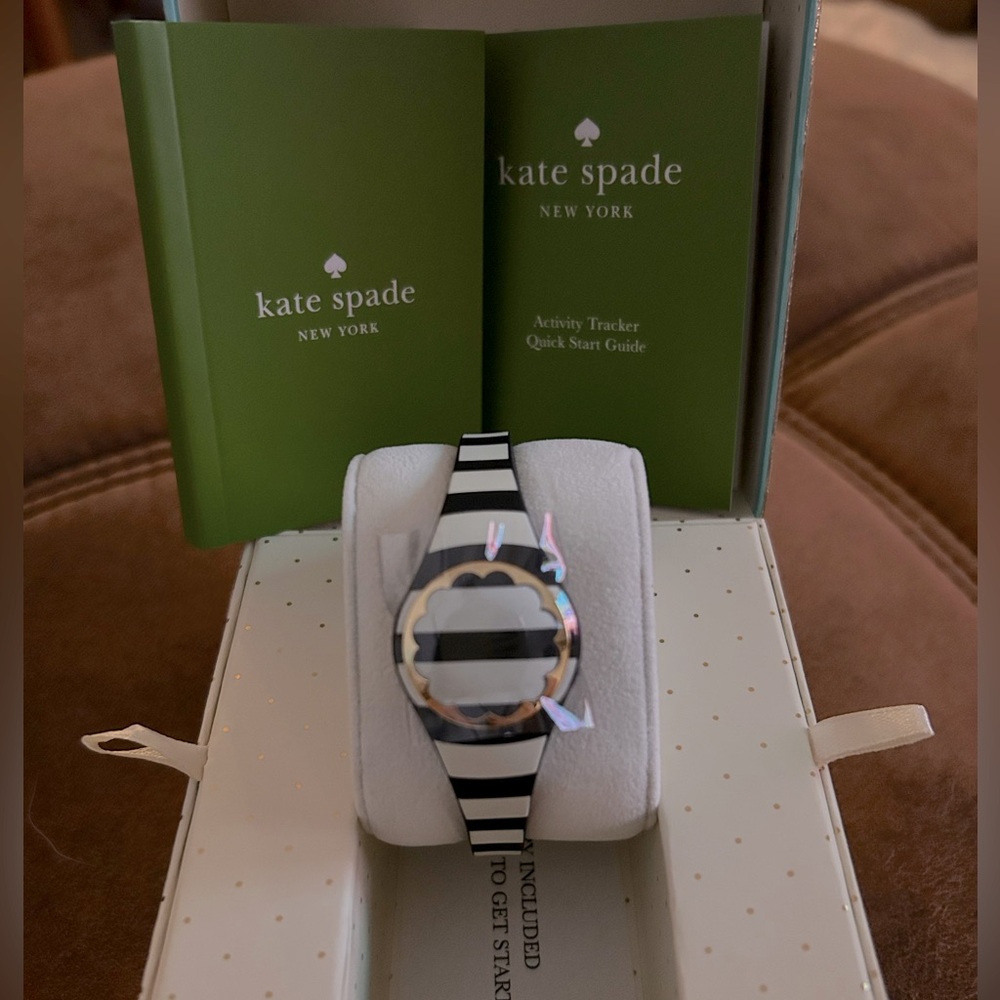 🚨Kate Spade NWT scallop fitness tracker watch
